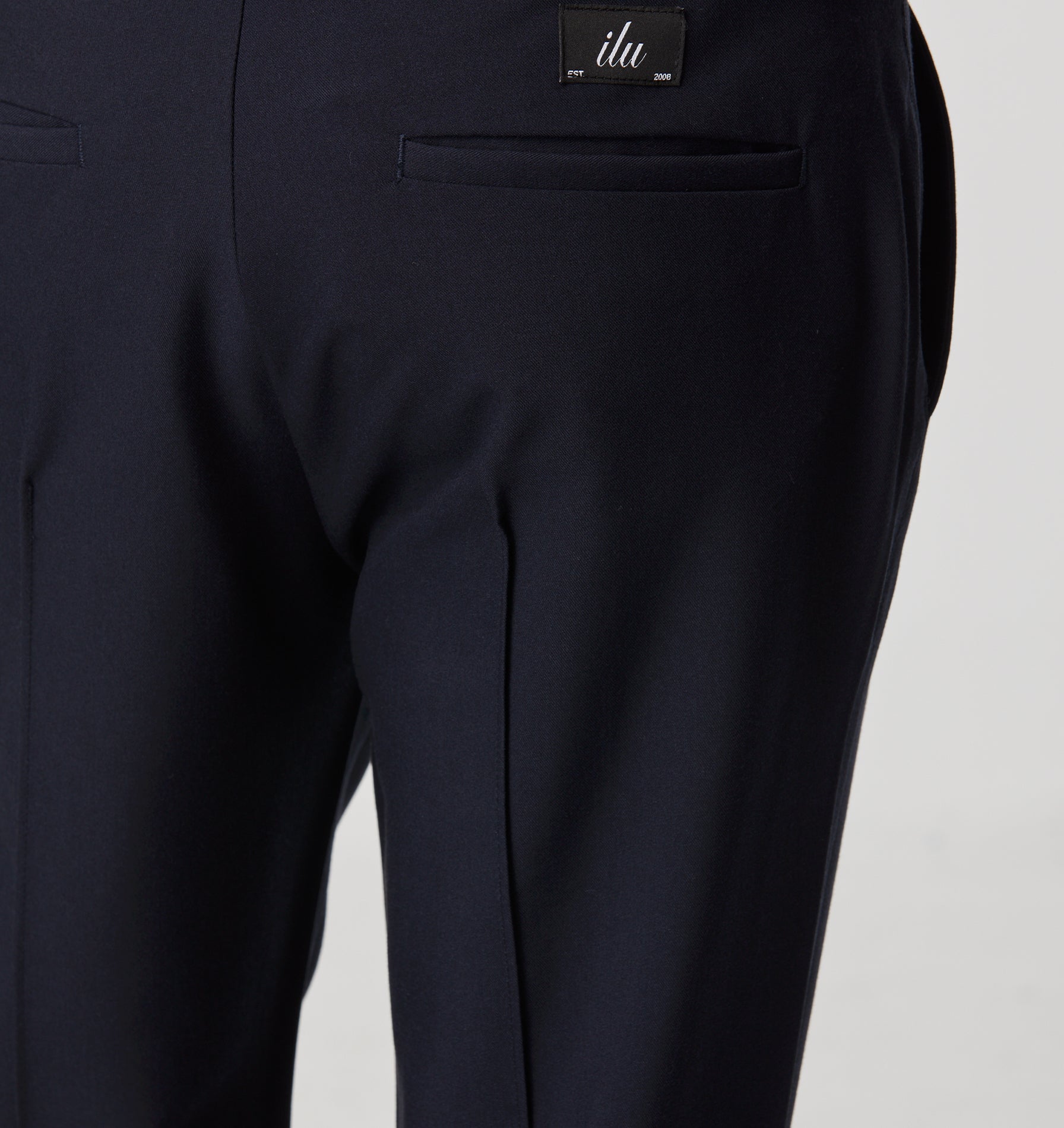 Pintuck Slim Kobe Pant - Navy